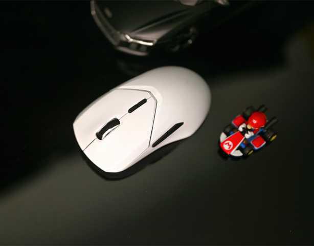 原相3395，C+按键技术，更轻、更快、更准的雷柏VT9 PRO游戏鼠标